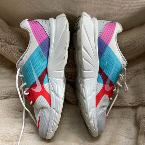 Nike - Picture 2 of 9